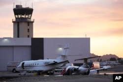 Al menos un muerto tras choque de jets privados en aeropuerto de Arizona Al menos un muerto tras choque de jets privados en aeropuerto de Arizona