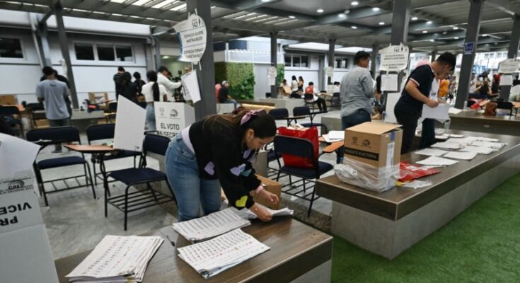Ecuador irá a segunda vuelta en abril para elegir a su presidente Ecuador irá a segunda vuelta en abril para elegir a su presidente