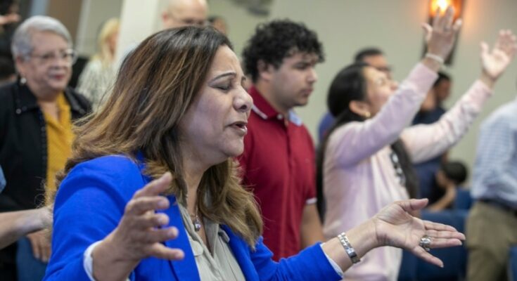 Grupos religiosos demandan a administración Trump para proteger lugares de culto de redadas migratorias Grupos religiosos demandan a administración Trump para proteger lugares de culto de redadas migratorias