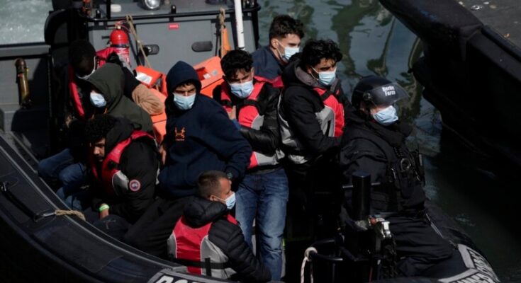 Reino Unido ensalza su campaña contra el trabajo ilegal para mostrarse firme en inmigración Reino Unido ensalza su campaña contra el trabajo ilegal para mostrarse firme en inmigración