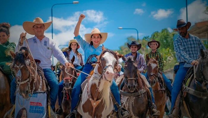 Una abogada de provincia y el heredero de un emporio bananero enfrentados por la presidencia de Ecuador Una abogada de provincia y el heredero de un emporio bananero enfrentados por la presidencia de Ecuador