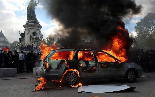 Caos en Francia: Más de 1.800 detenidos y ola de incendios en las protestas más violentas en décadas Caos en Francia: Más de 1.800 detenidos y ola de incendios en las protestas más violentas en décadas